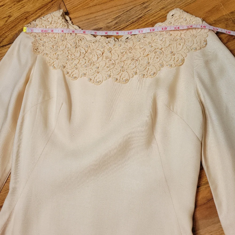 Vintage 1960s Wedding Dress Formal Gown Bride With Pearls & Lace. - Picture 11 of 16